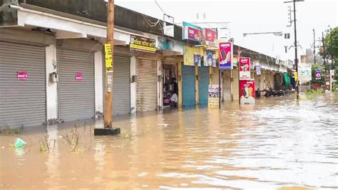 flood light|Gujarat floods highlights: Rain fury subsides but flood.